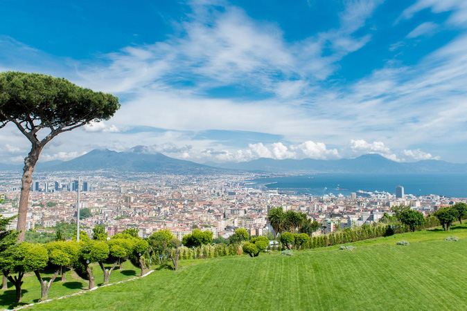 Panorama da Villa Partenope verso il Golfo di Napoli